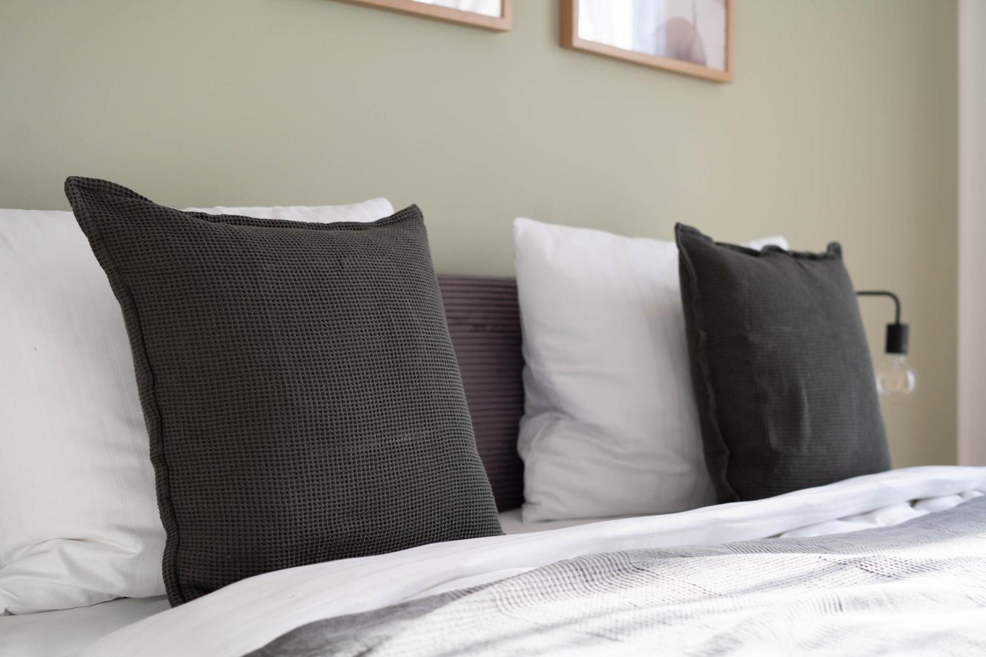 Schoene Apartments In Der Innenstadt I Home2Share ออสนาบรึค ภายนอก รูปภาพ